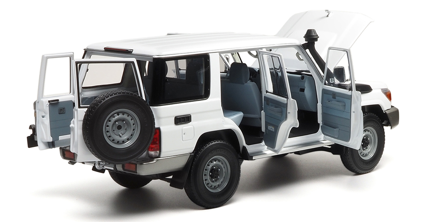 TOYOTA LAND CRUISER 76 - 2017 - WHITE