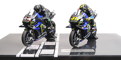 YAMAHA YZR-M1 - SET  2 BIKES + 2 FIGURINES - HAMILTON/ROSSI - TEST VALENCIA 2019