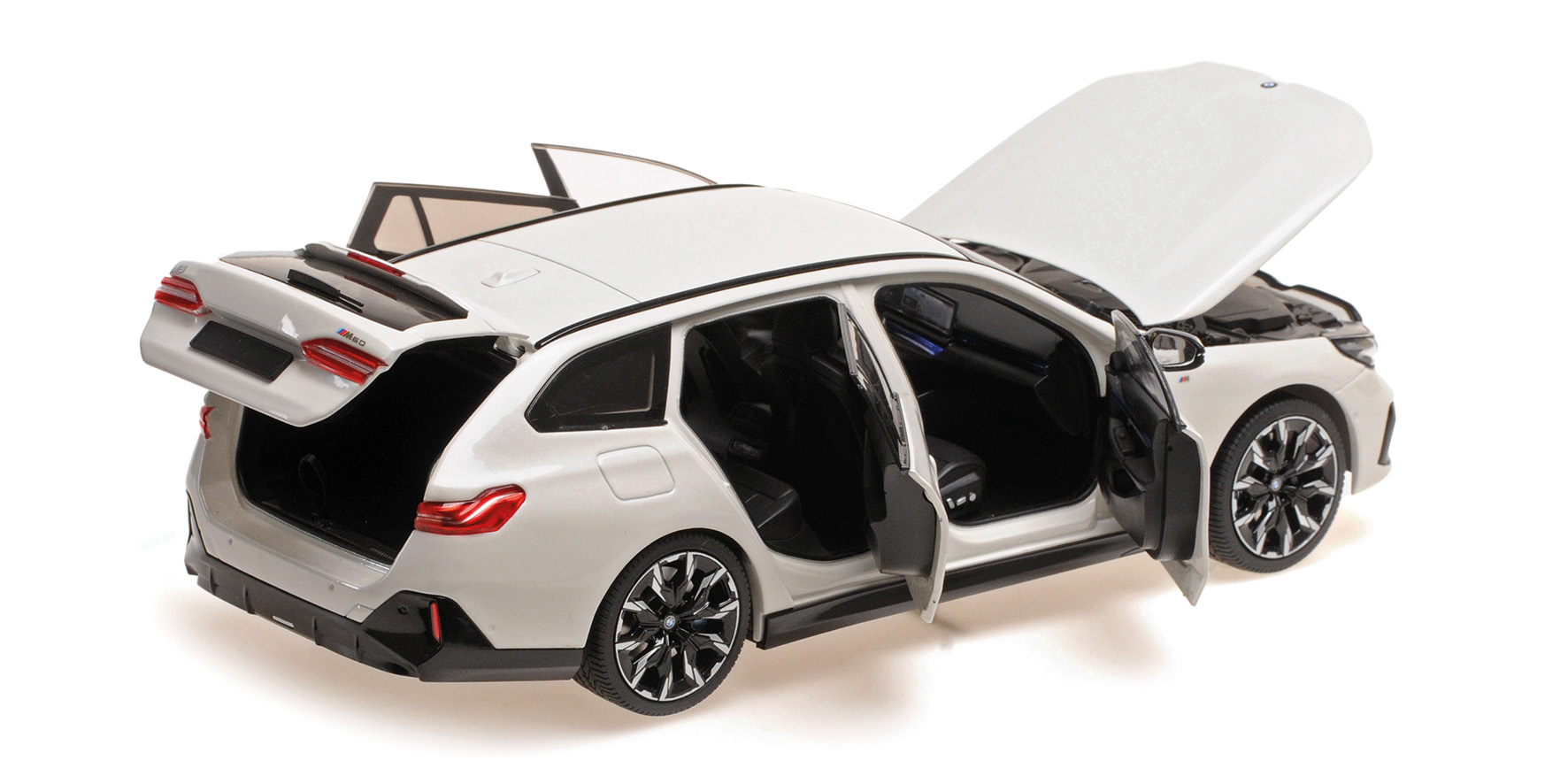 BMW i5 M60 TOURING - 2024 - WHITE METALLIC