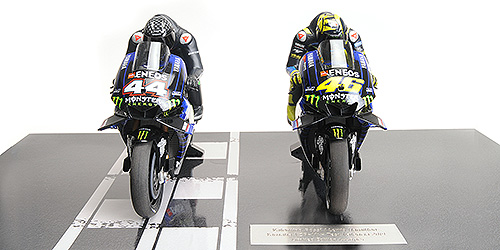 YAMAHA YZR-M1 - SET  2 BIKES + 2 FIGURINES - HAMILTON/ROSSI - TEST VALENCIA 2019