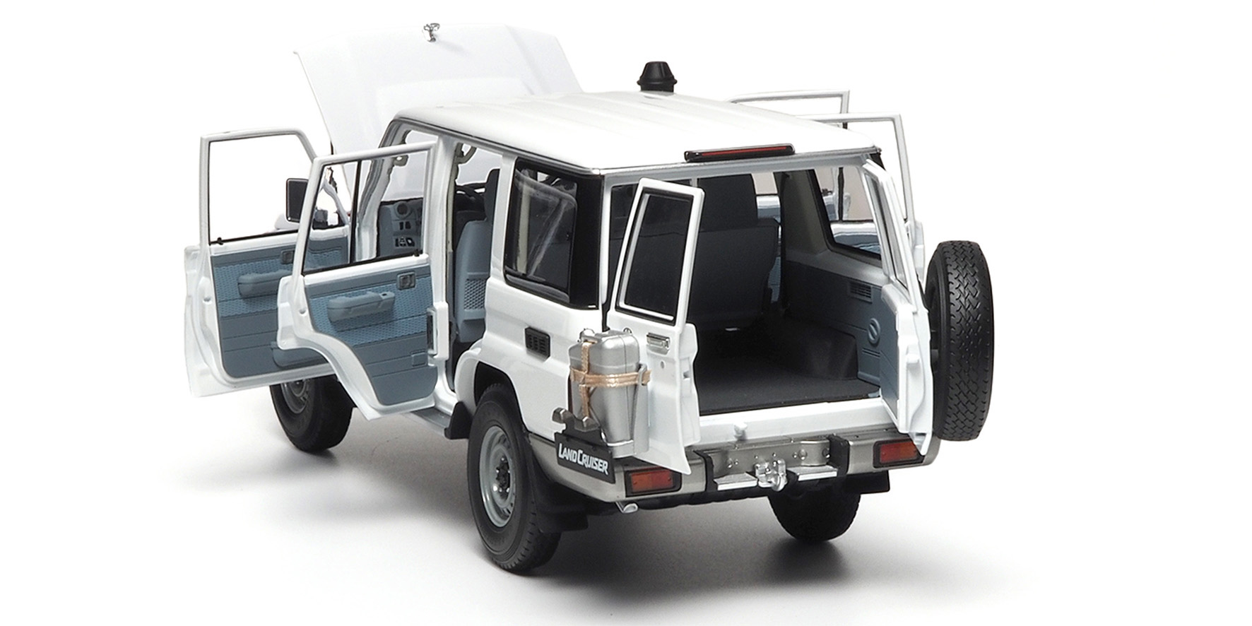 TOYOTA LAND CRUISER 76 - 2017 - WHITE