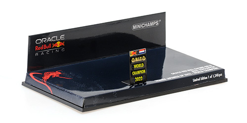 ORACLE RED BULL RACING RB18 -  VERSTAPPEN - WINNER JAPANESE GP 2022 -  W/PITBOARD - WORLD CHAMPION