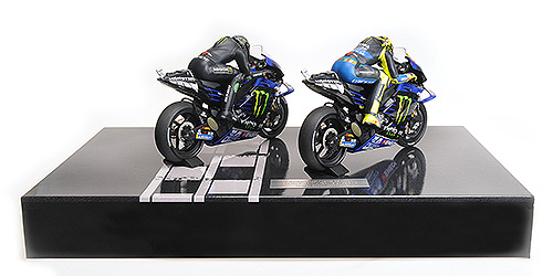 YAMAHA YZR-M1 - SET  2 BIKES + 2 FIGURINES - HAMILTON/ROSSI - TEST VALENCIA 2019