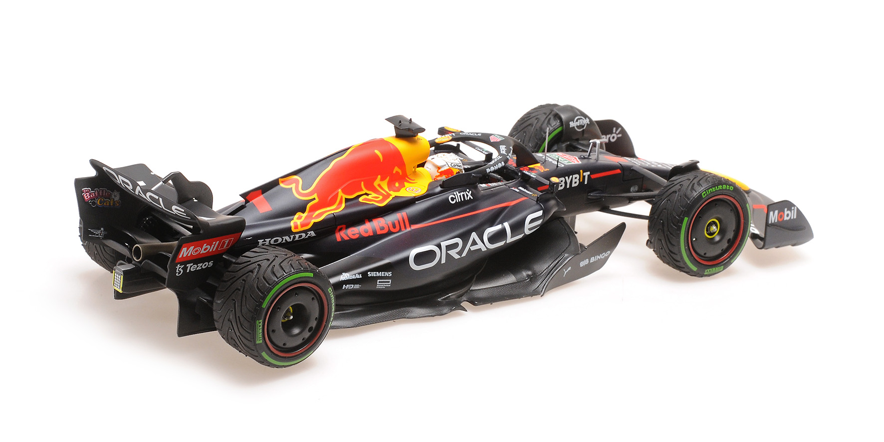 ORACLE RED BULL RACING RB18 -  VERSTAPPEN - WINNER JAPANESE GP 2022 -  W/PITBOARD - WORLD CHAMPION