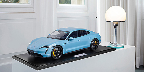 PORSCHE TAYCAN TURBO S - 2020 - FROZENBLAUMETALLIC